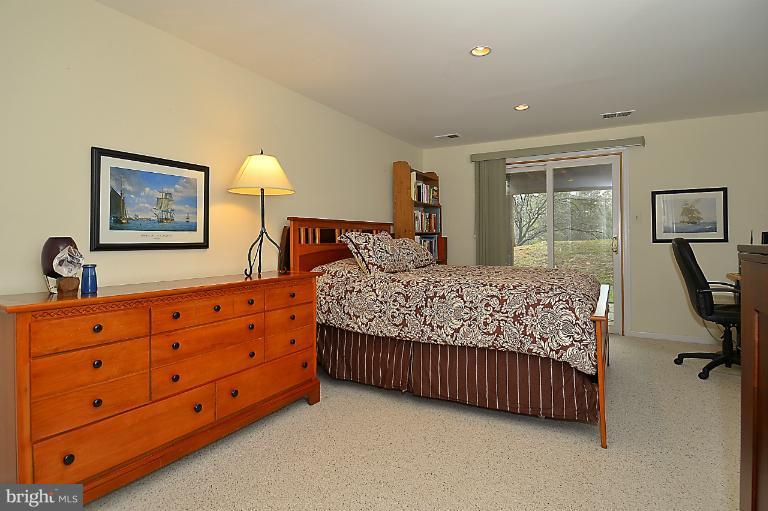 1688 Oaktree Court Reston, VA 20194 - Photo 7 of 23 a bedroom with a bed and a dresser