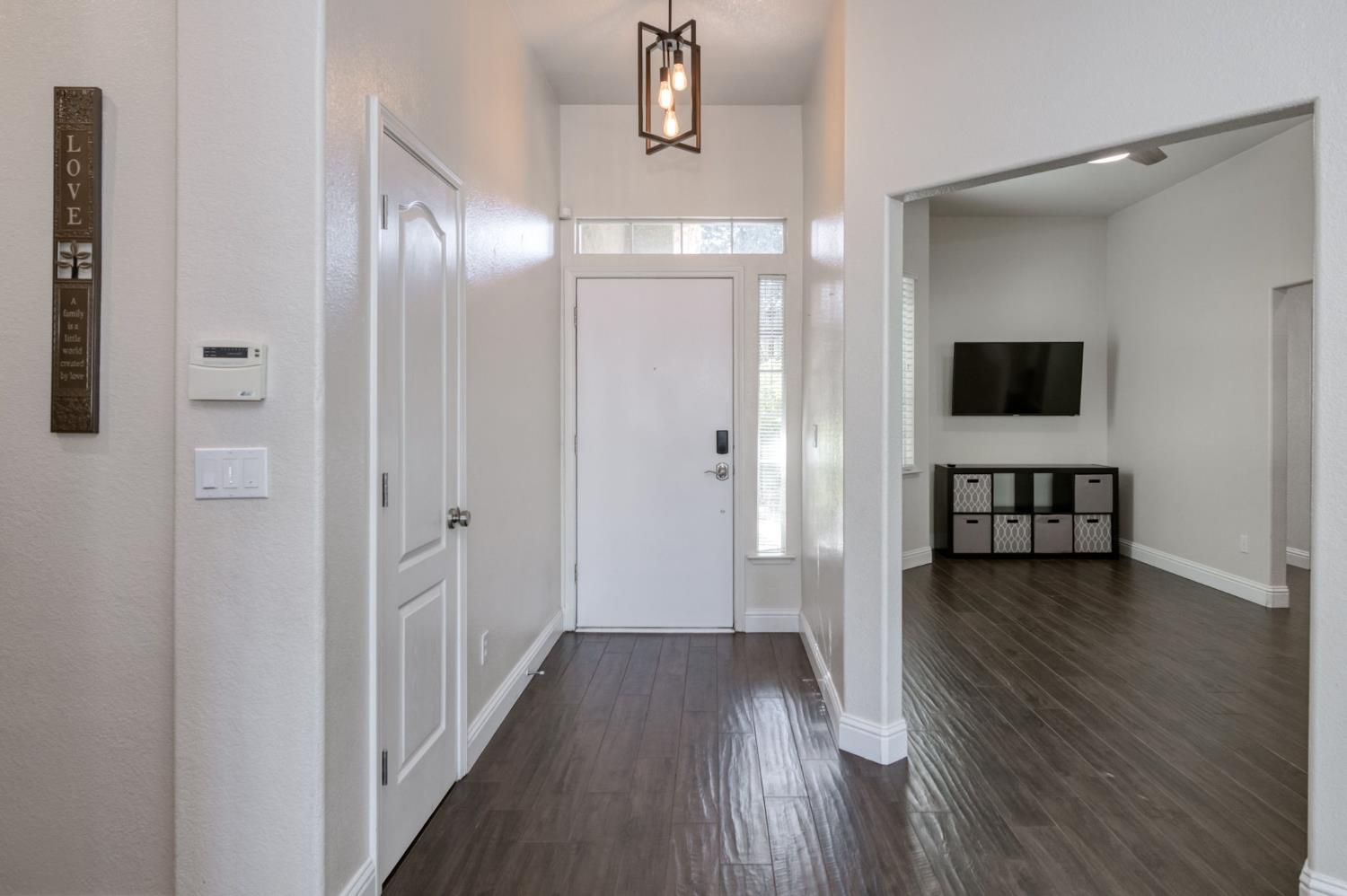 2319 Prescott Avenue Clovis, CA 93619 - Photo 3 of 24