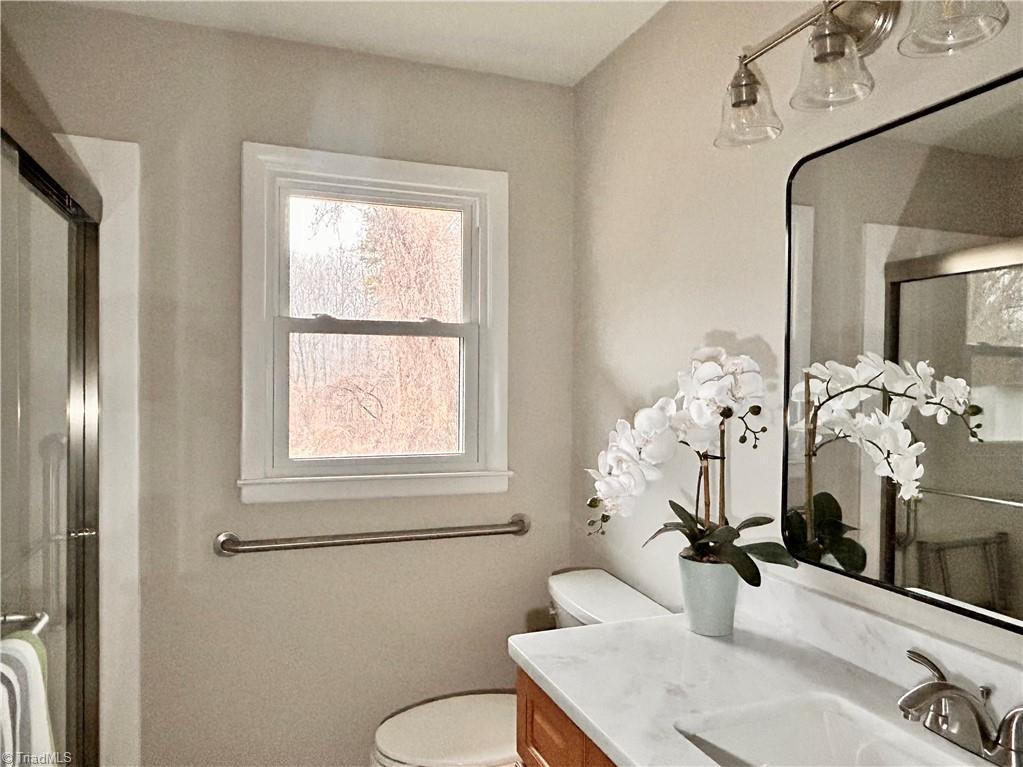 5026 Harvey Road Jamestown, NC 27282 - Photo 15 of 36 Bathroom