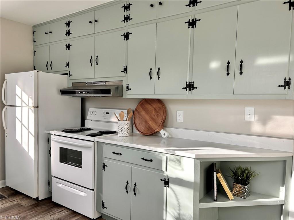 5026 Harvey Road Jamestown, NC 27282 - Photo 2 of 36