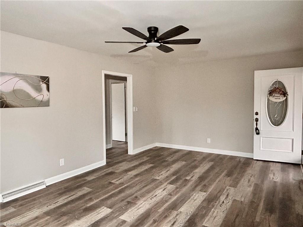 5026 Harvey Road Jamestown, NC 27282 - Photo 7 of 36 Living Room