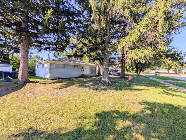 a view of a yard with a tree