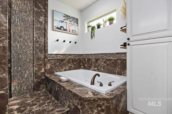 $670,000 | 565 Clearwater Way, Heyburn, ID 83336