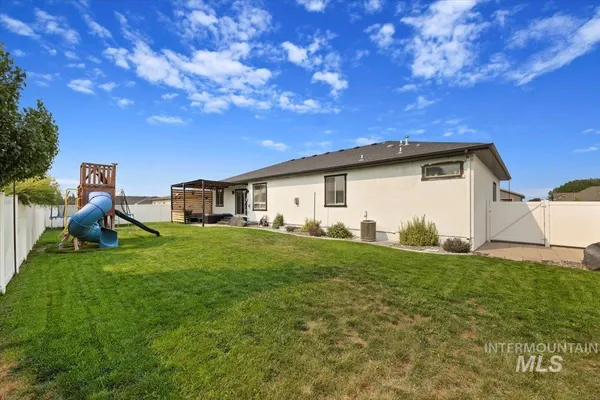 $670,000 | 565 Clearwater Way, Heyburn, ID 83336