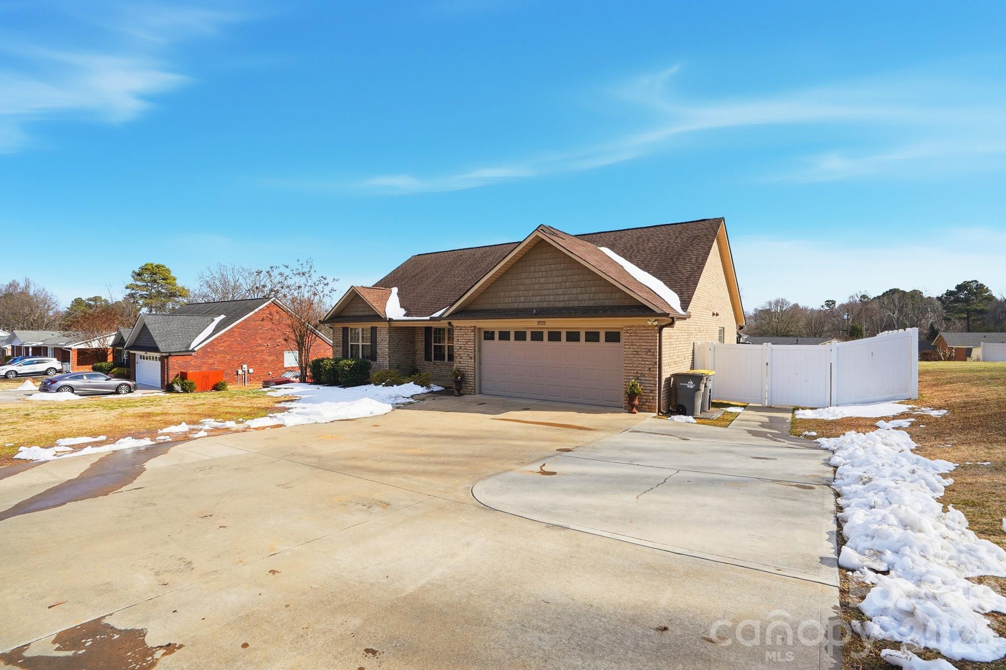 2122 Centergrove Road Kannapolis, NC 28083 - Photo 3 of 47 a house with a outdoor space