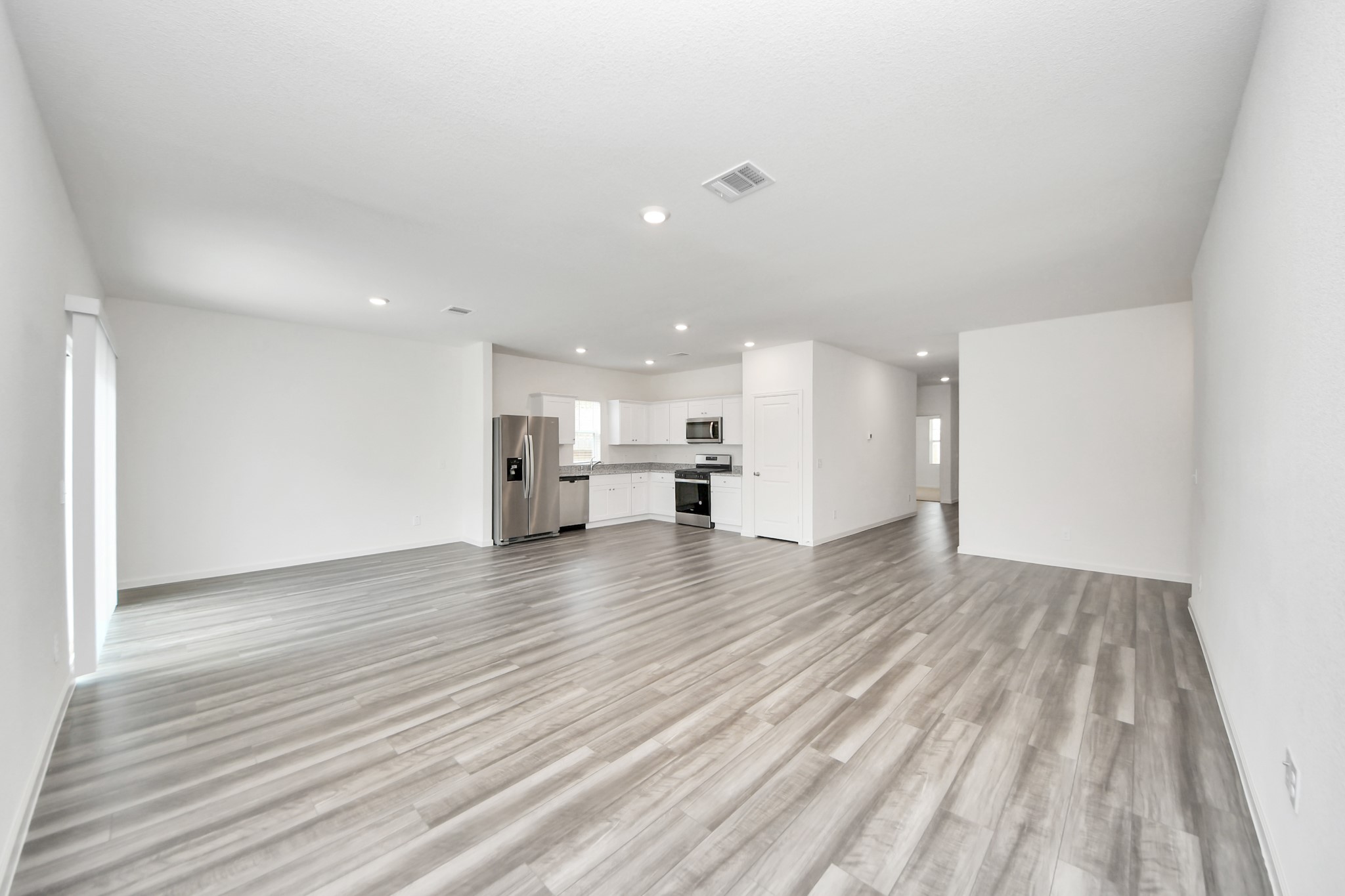 10306 Tuscan Valley Drive Rosharon, TX 77583 - Photo 11 of 48 a view of kitchen and front door