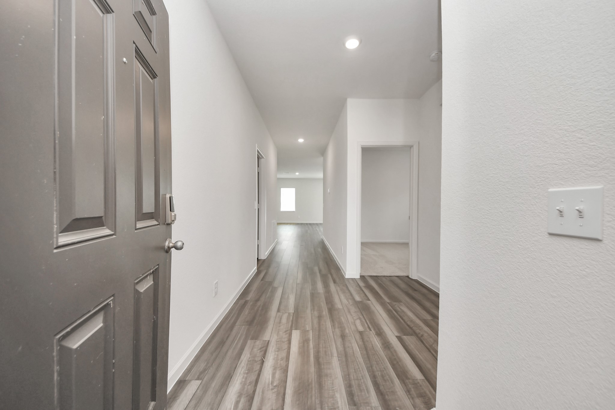 10306 Tuscan Valley Drive Rosharon, TX 77583 - Photo 19 of 48 a view of a hallway with wooden floor and a bathroom