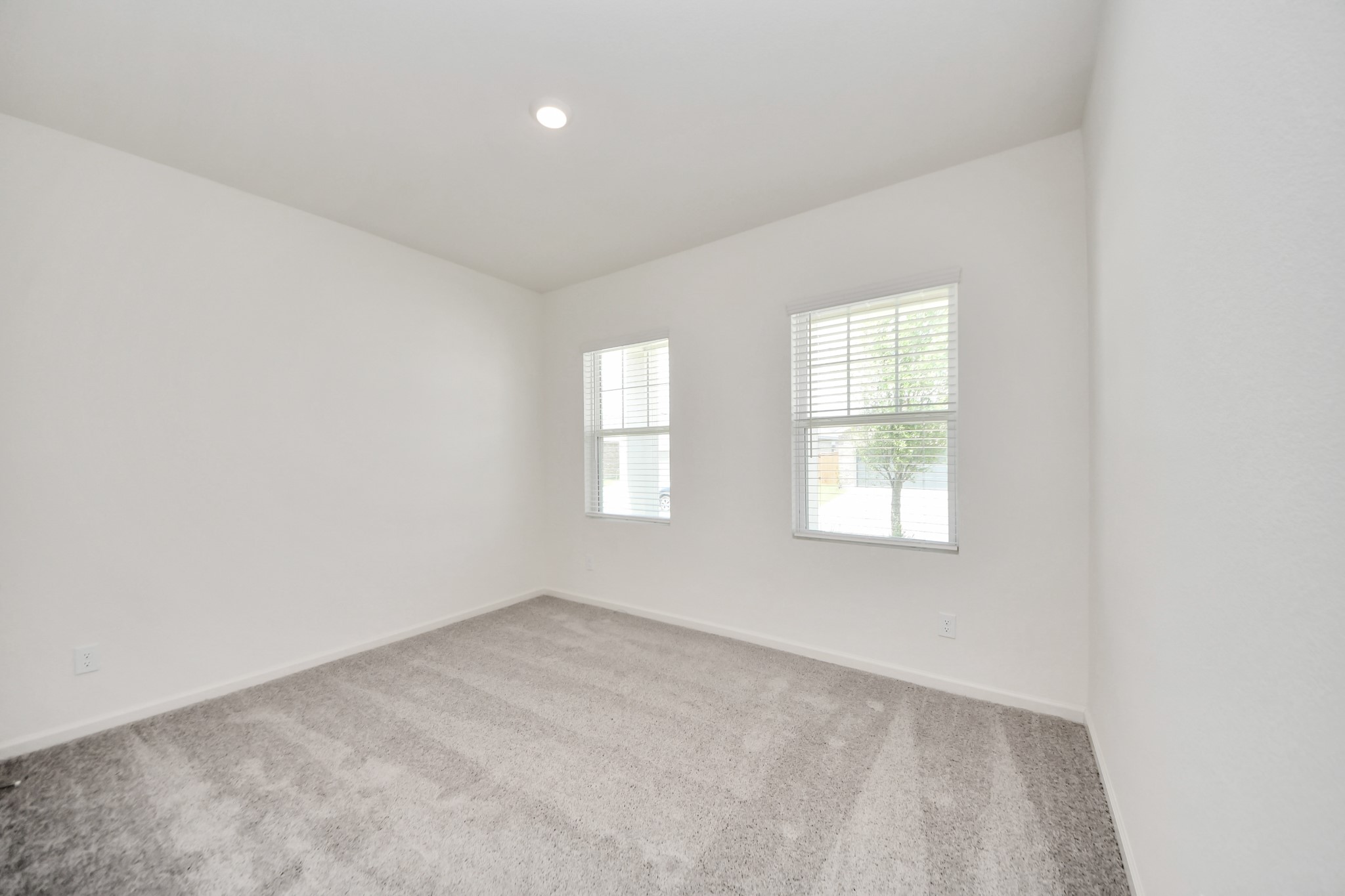 10306 Tuscan Valley Drive Rosharon, TX 77583 - Photo 20 of 48 an empty room with windows