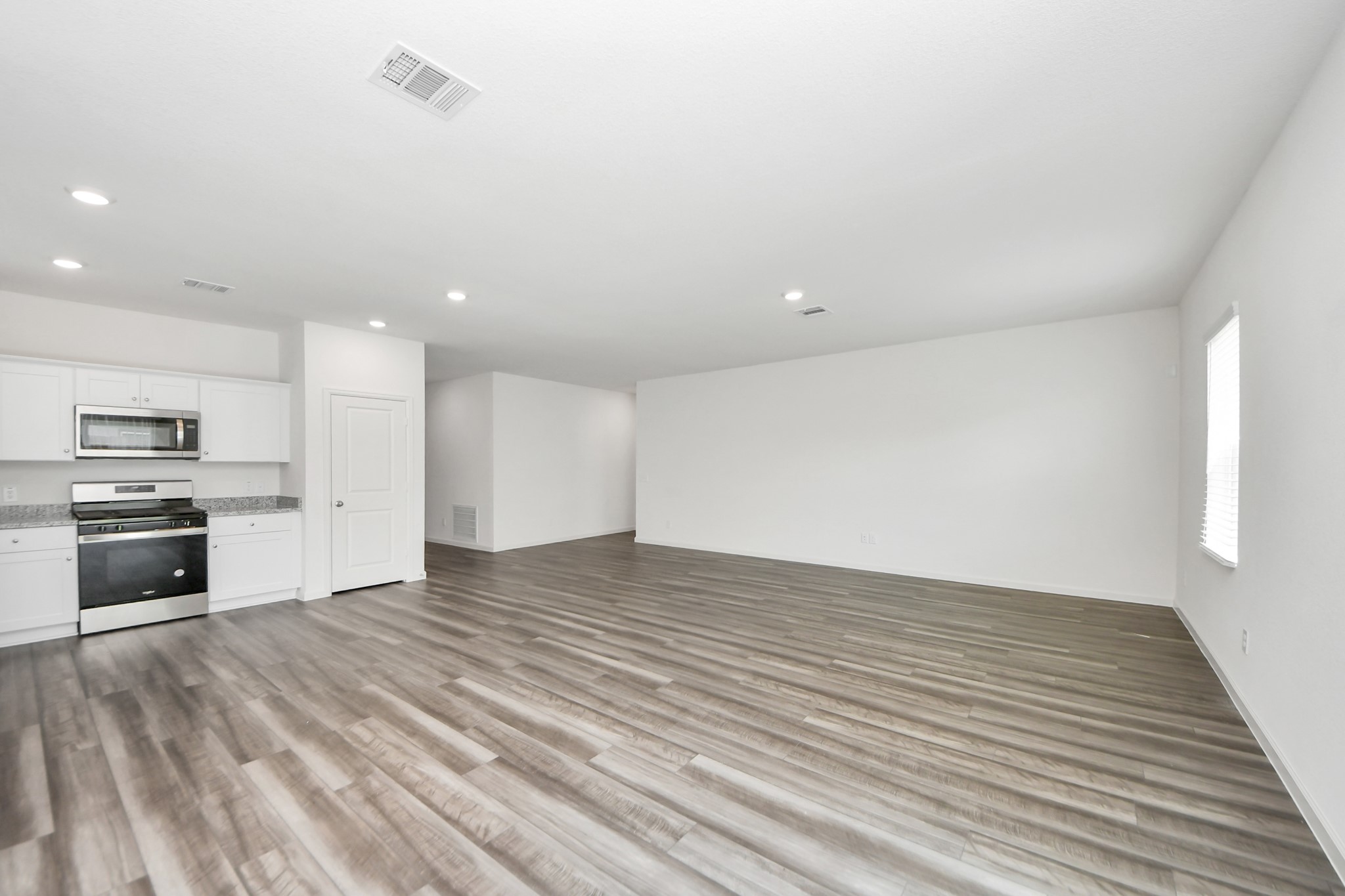 10306 Tuscan Valley Drive Rosharon, TX 77583 - Photo 8 of 48 a view of kitchen stove microwave and cabinets