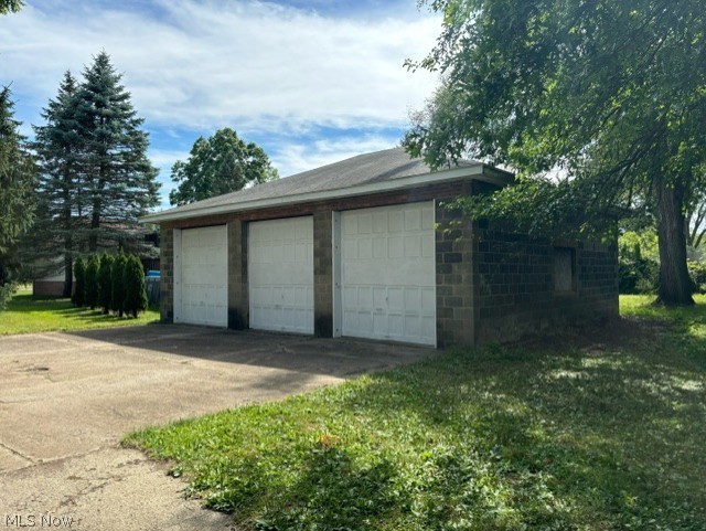 8526 Fosdick Road Cleveland, OH 44125 - Photo 16 of 25 View of garage