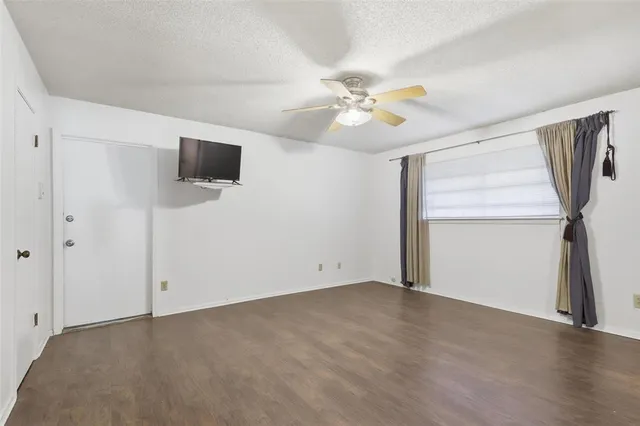 a view of an empty room with a ceiling fan