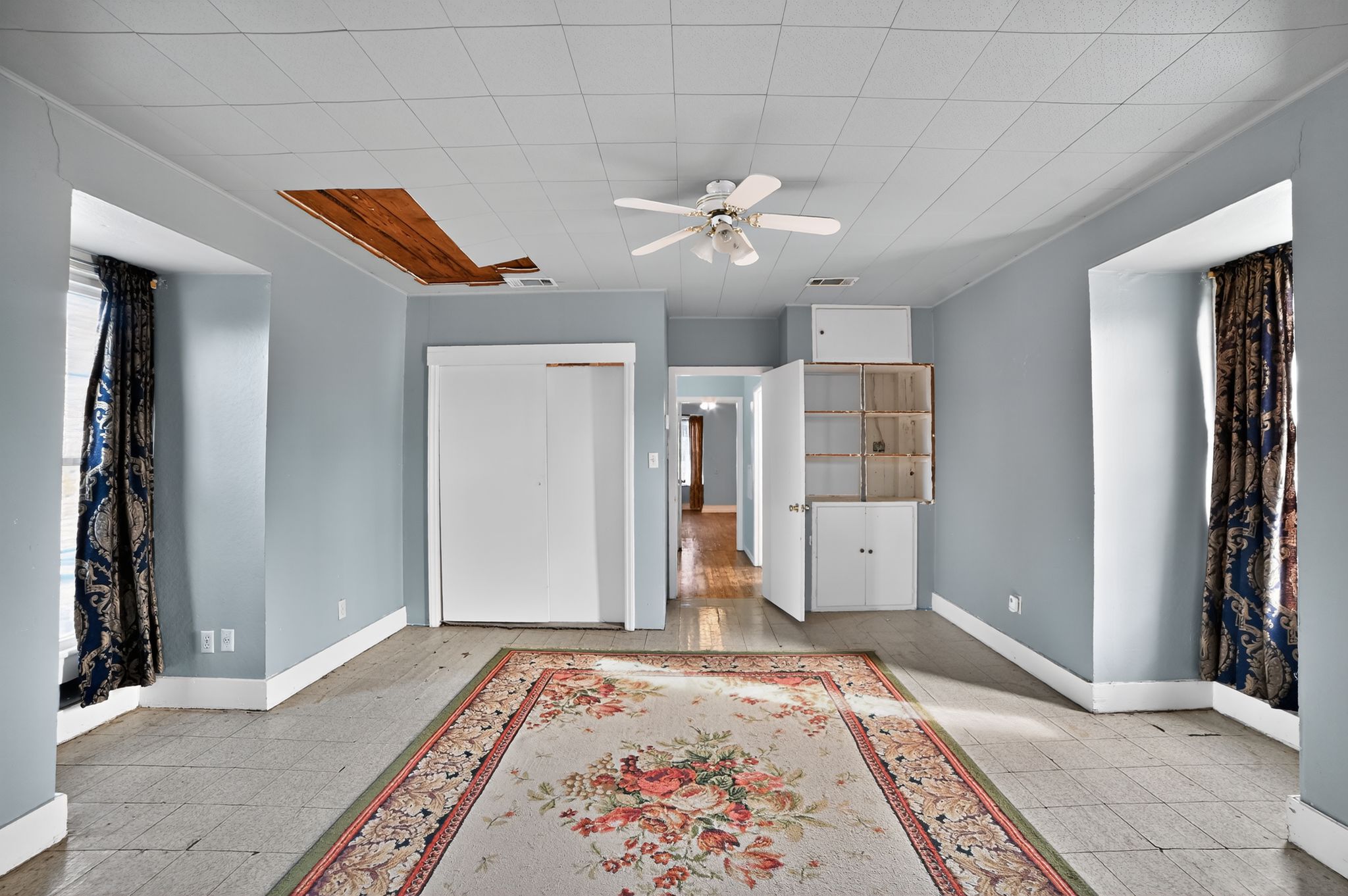 400 South Main Street Belton, TX 76513 - Photo 14 of 18 Unfurnished bedroom with ceiling fan and a closet