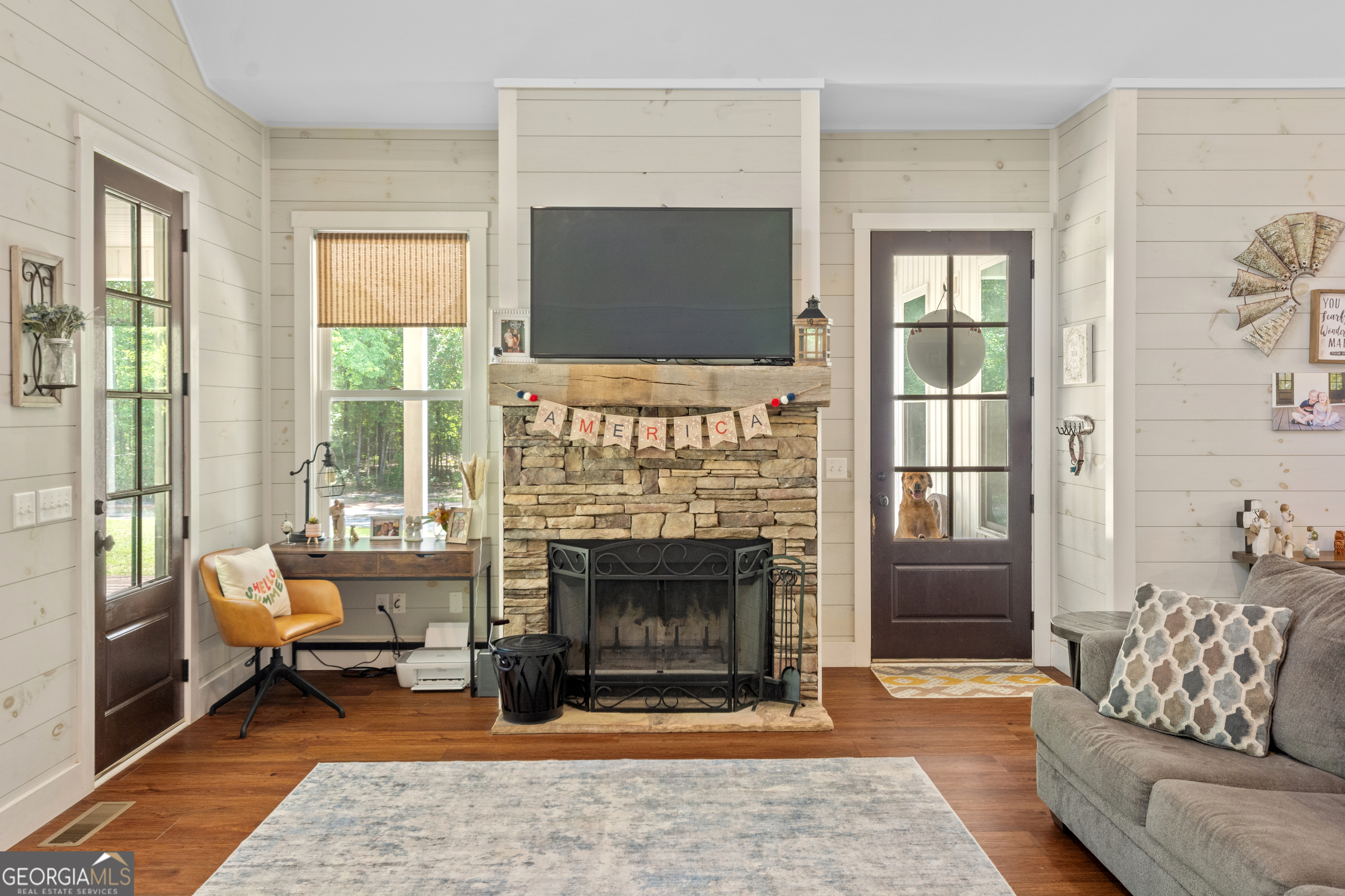 221 Butler Road Southeast Milledgeville, GA 31061 - Photo 28 of 60 a living room with furniture and a fireplace