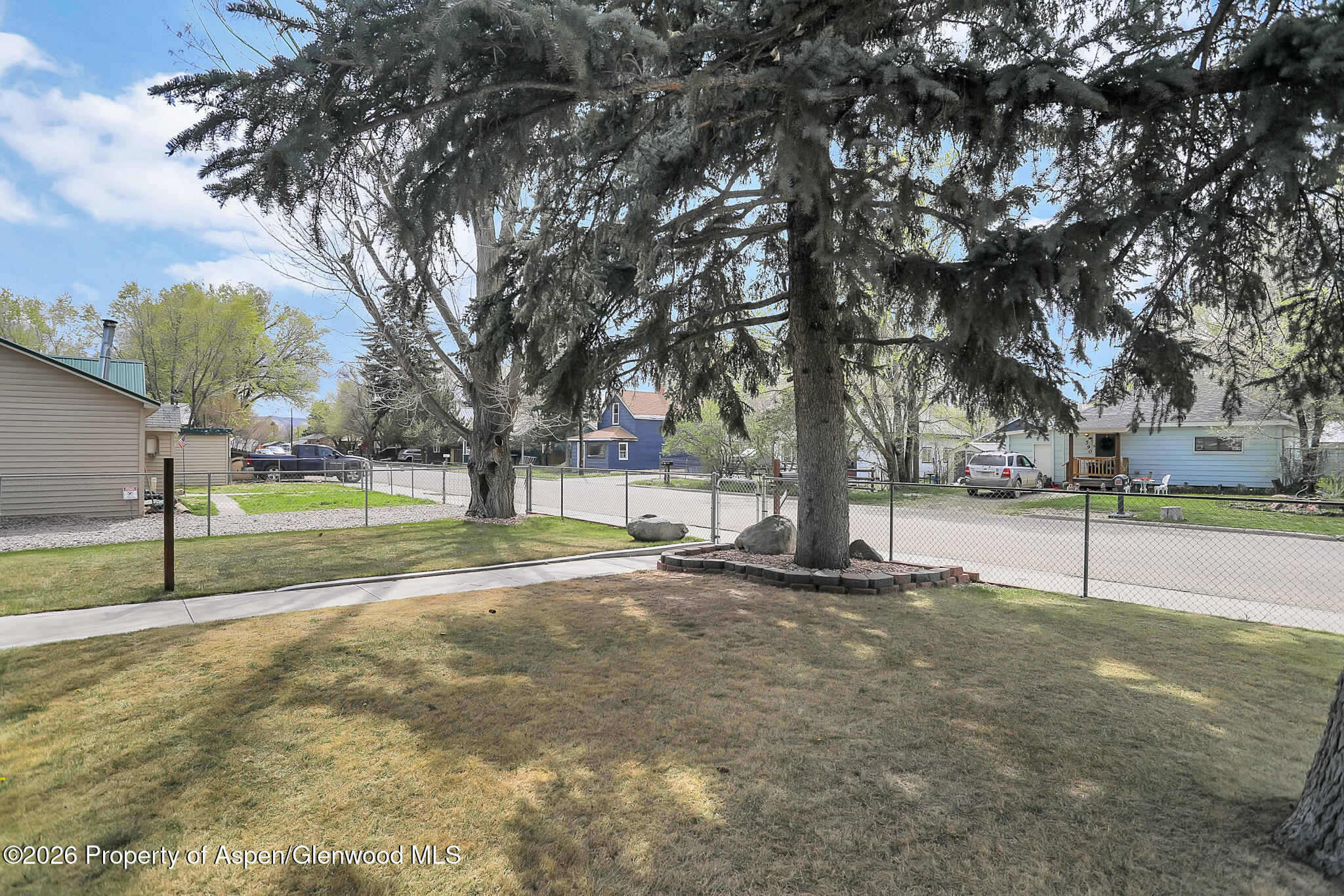 595 Colorado Street Craig, CO 81625 - Photo 8 of 31 a view of yard with tree s