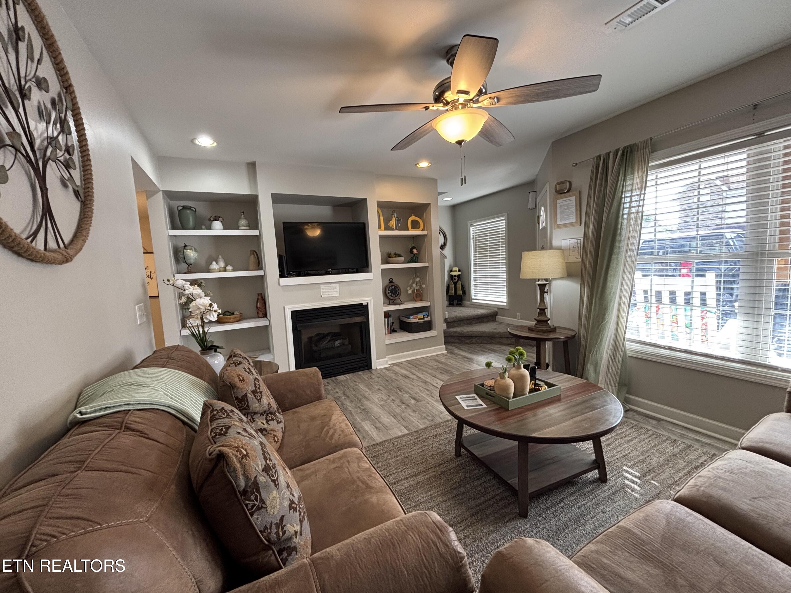 537 Orch Vly Way Pigeon Forge, TN 37862 - Photo 2 of 28 IMG_6567