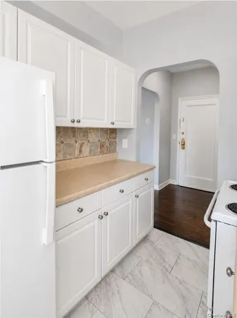 $2,300 | 36 Hillside Avenue, Unit 1, Williston Park, NY 11596