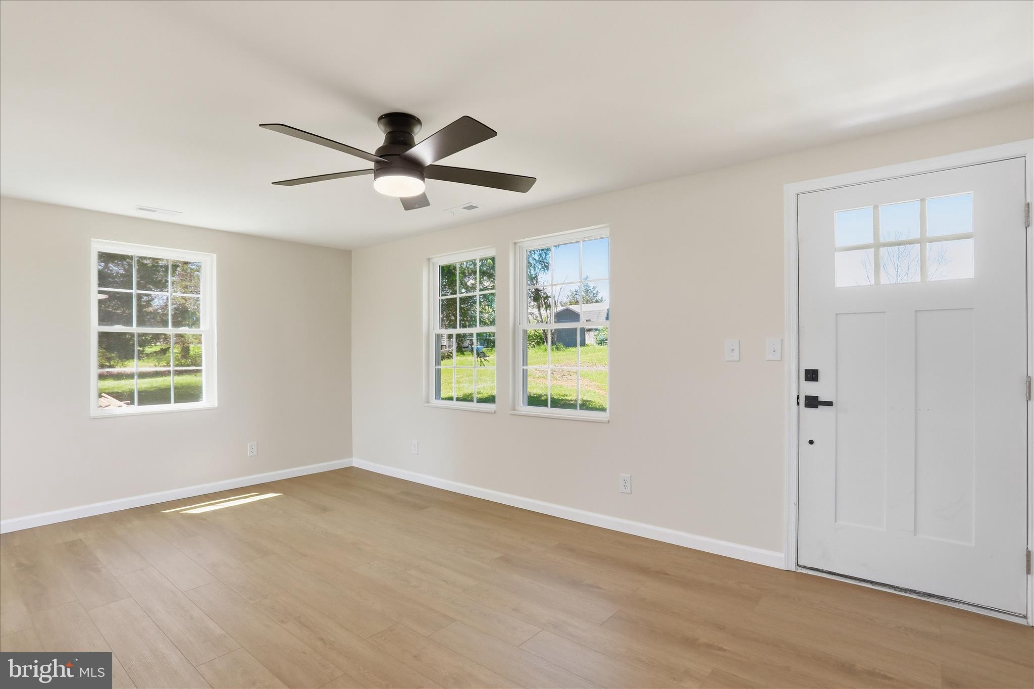 266 Big Spring Drive Kearneysville, WV 25430 - Photo 5 of 35 living room