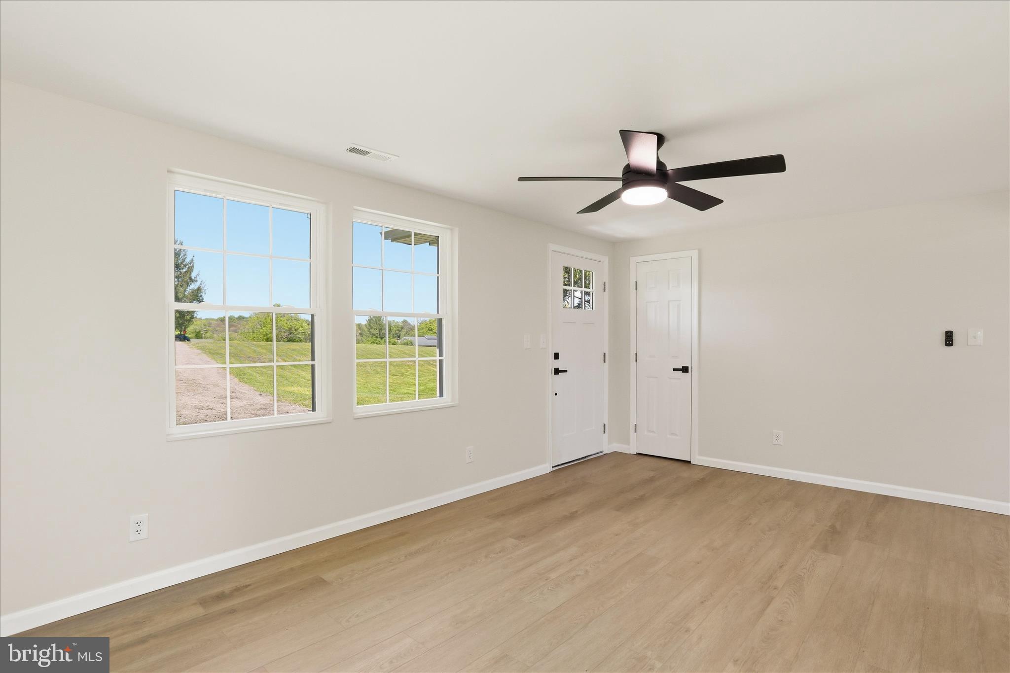 266 Big Spring Drive Kearneysville, WV 25430 - Photo 6 of 35 living room