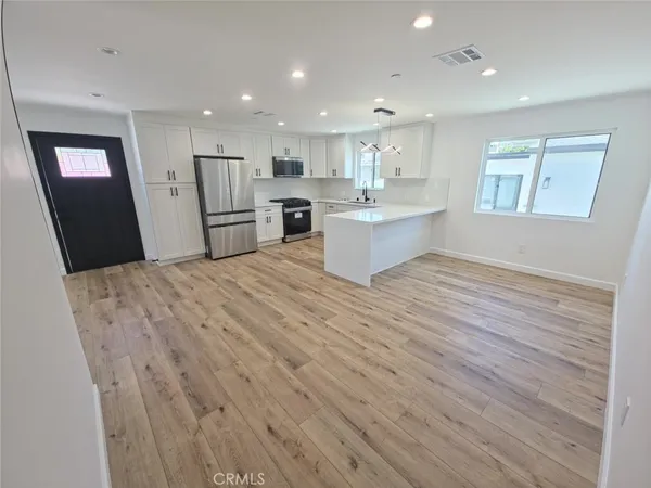 $3,900 | 7331 Vanalden Avenue, Reseda, CA 91335