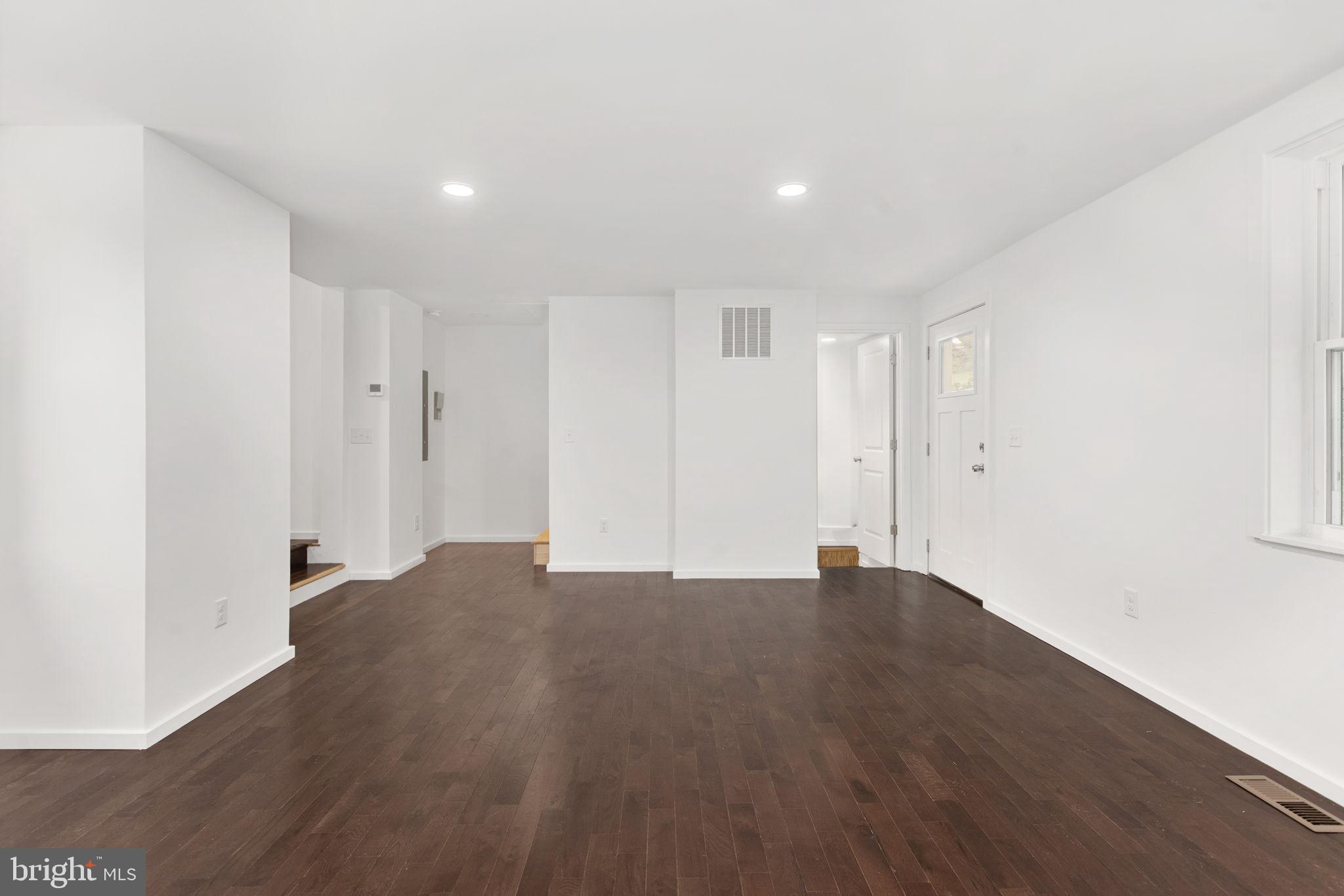 FRONT ENTRY INTO THE LIVING ROOM