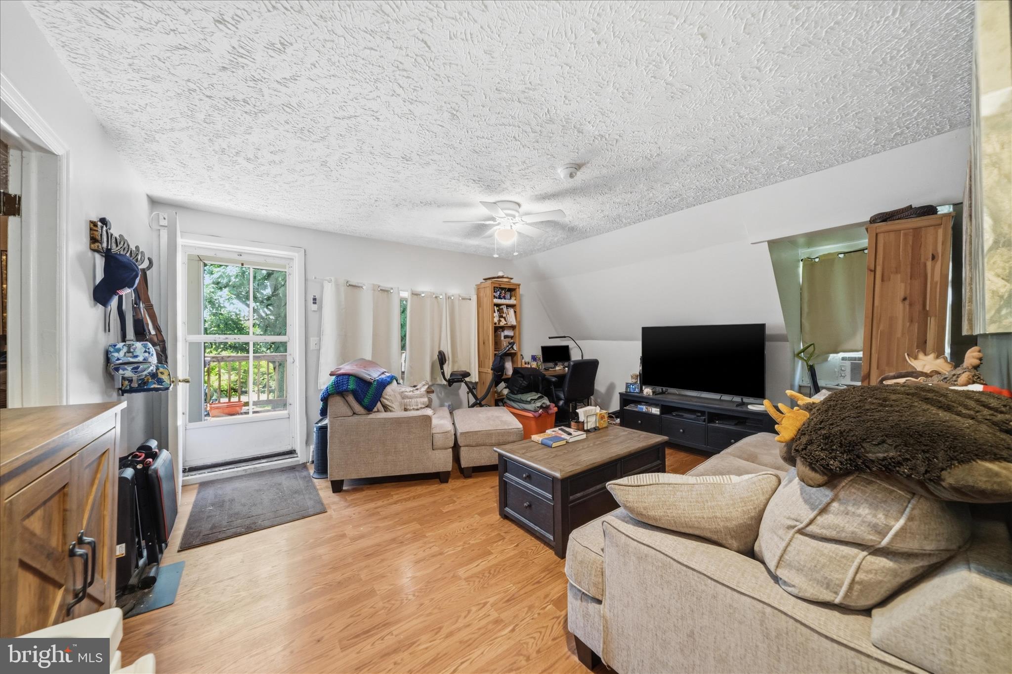 20800 Whites Ferry Road Poolesville, MD 20837 - Photo 47 of 94 Living Room for 1 bedroom Apartment