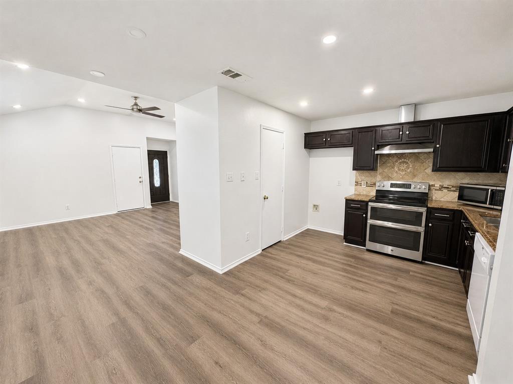 515 Haymarket Road Dallas, TX 75217 - Photo 4 of 15 Kitchen