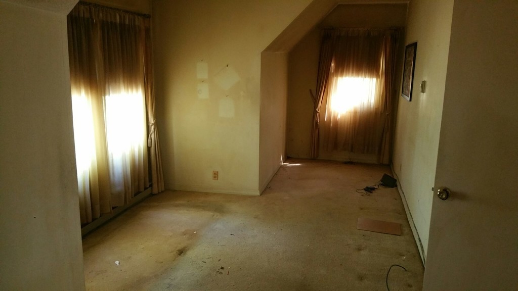96 Paradise Street Springfield, MA 01129 - Photo 5 of 7 an empty room with windows