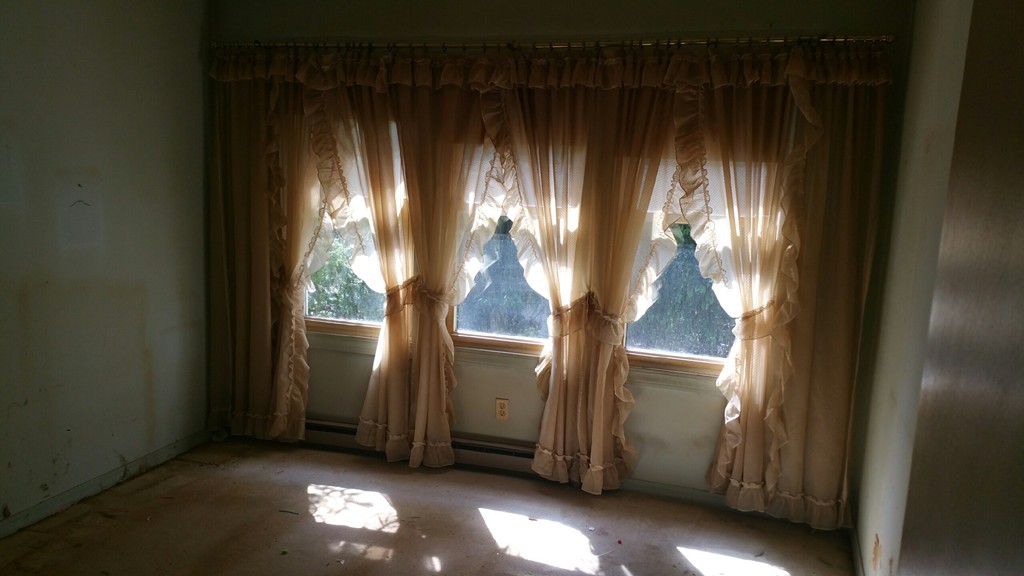 96 Paradise Street Springfield, MA 01129 - Photo 6 of 7 a view of balcony with window