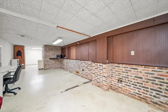 a view of entryway with livingroom