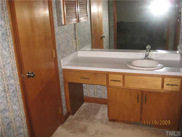3908 Littlefield Court Raleigh, NC 27606 - Photo 20 of 25 MASTER BATH VANITY