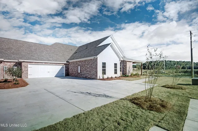 $394,900 | 120 Freedom Ring Drive, Brandon, MS 39047
