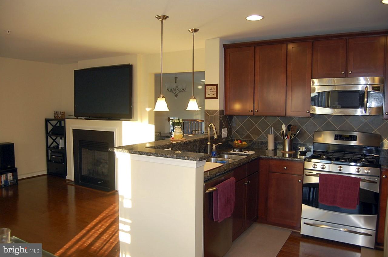 6010 Machen Road, Unit 168 Centreville, VA 20121 - Photo 14 of 19 Kitchen.3