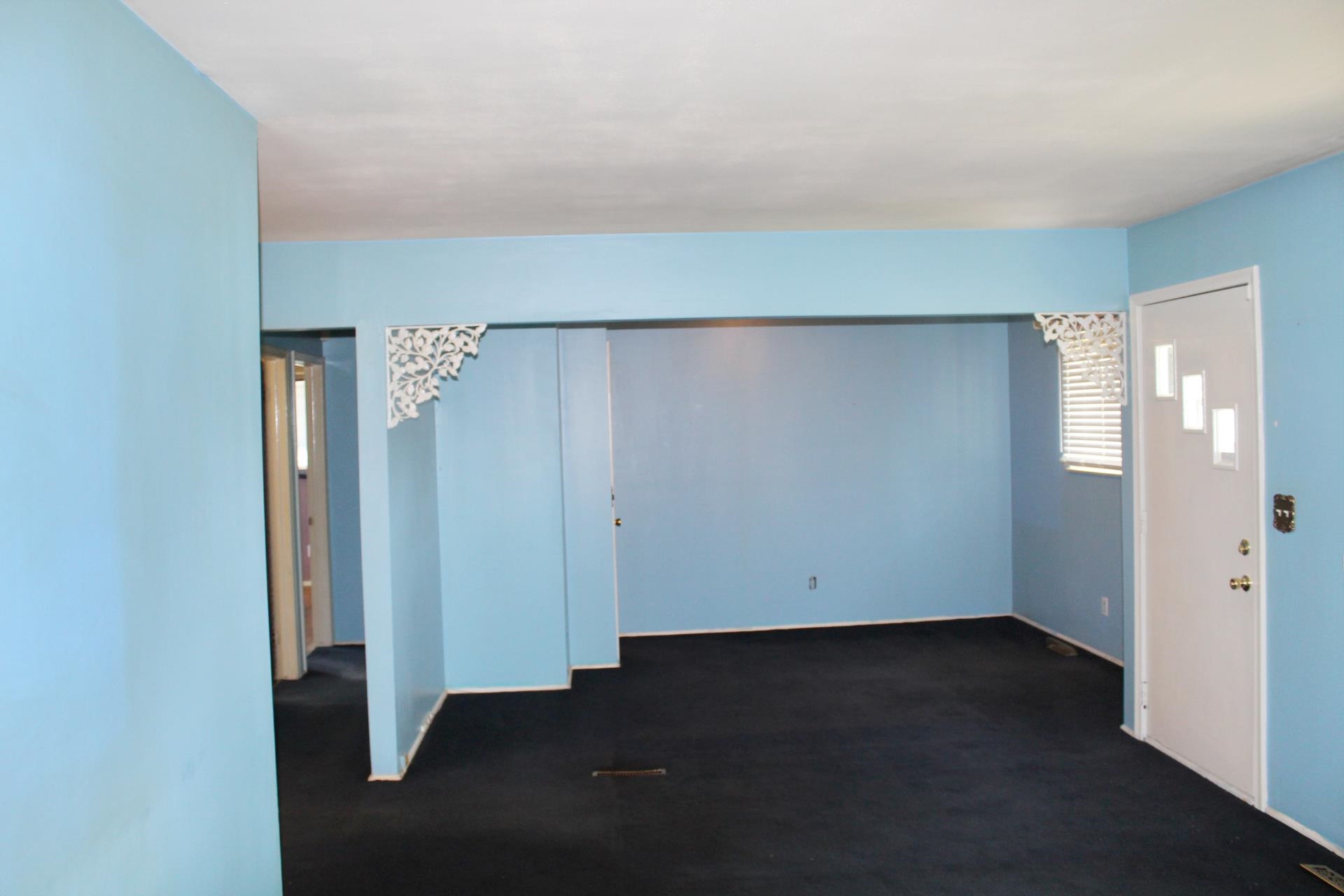 3561 Ridgecliffe Drive Flint, MI 48532 - Photo 4 of 19 50148332-783c71a1-4113-4cd7-9997-a2d8bf6ff76a.JPG