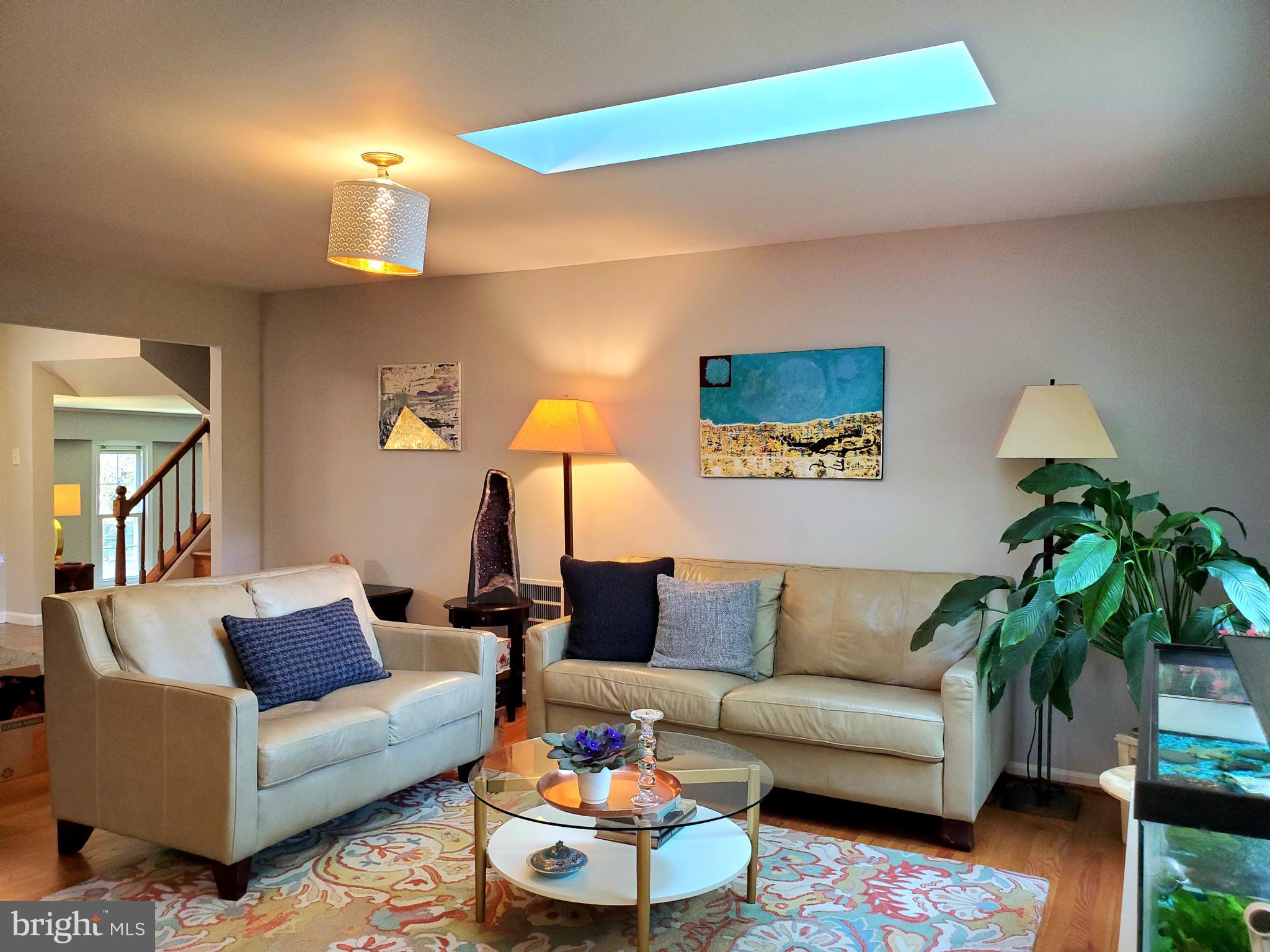 1516 Winding Waye Lane Silver Spring, MD 20902 - Photo 7 of 55 Living room