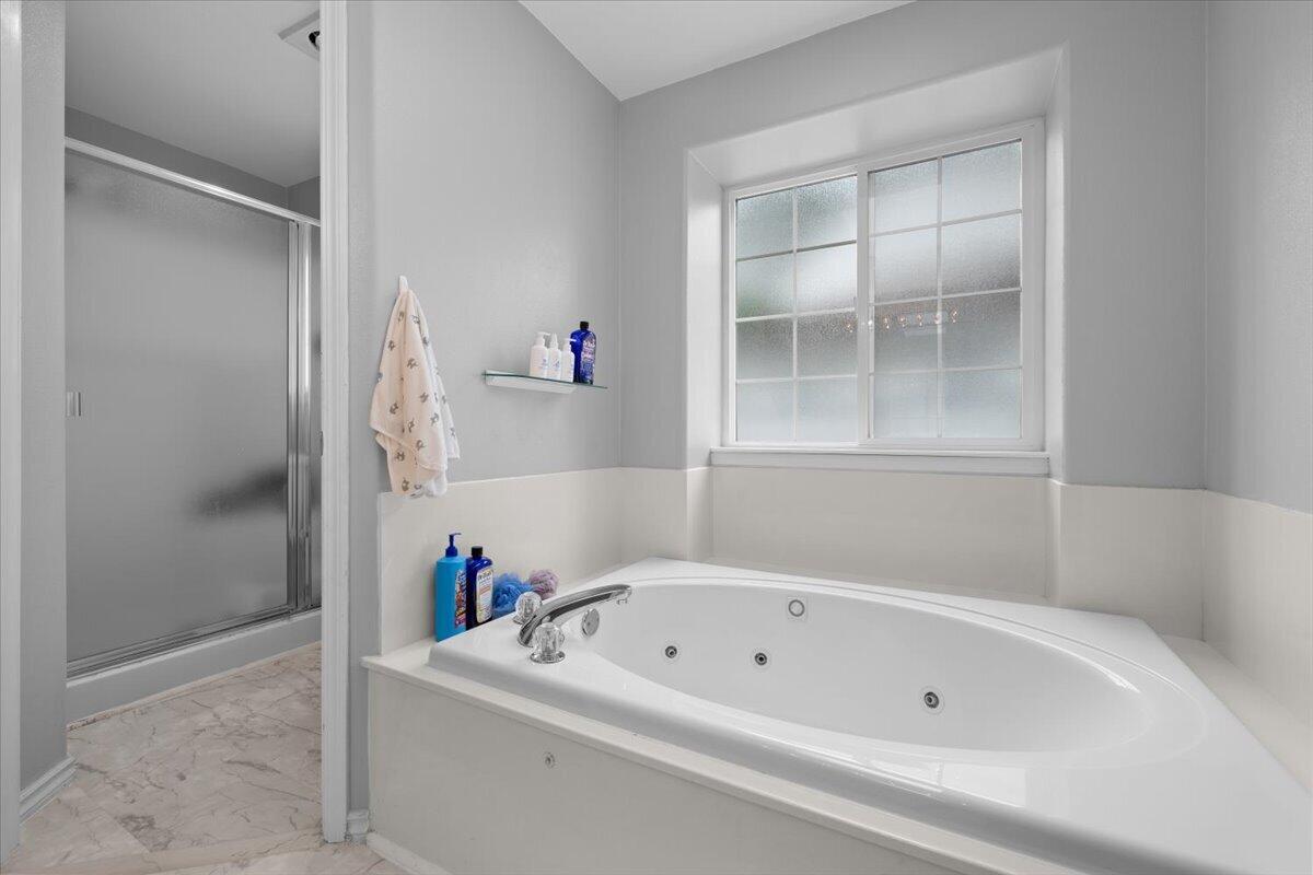 752 Mallory Court Central Point, OR 97502 - Photo 18 of 32 a bathroom with a tub and shower