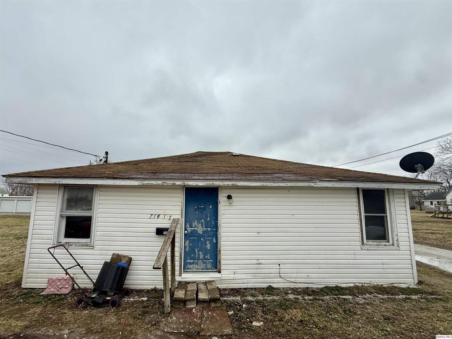 718 1/2 Buchanan Street Carthage, IL 62321 - Photo 11 of 14