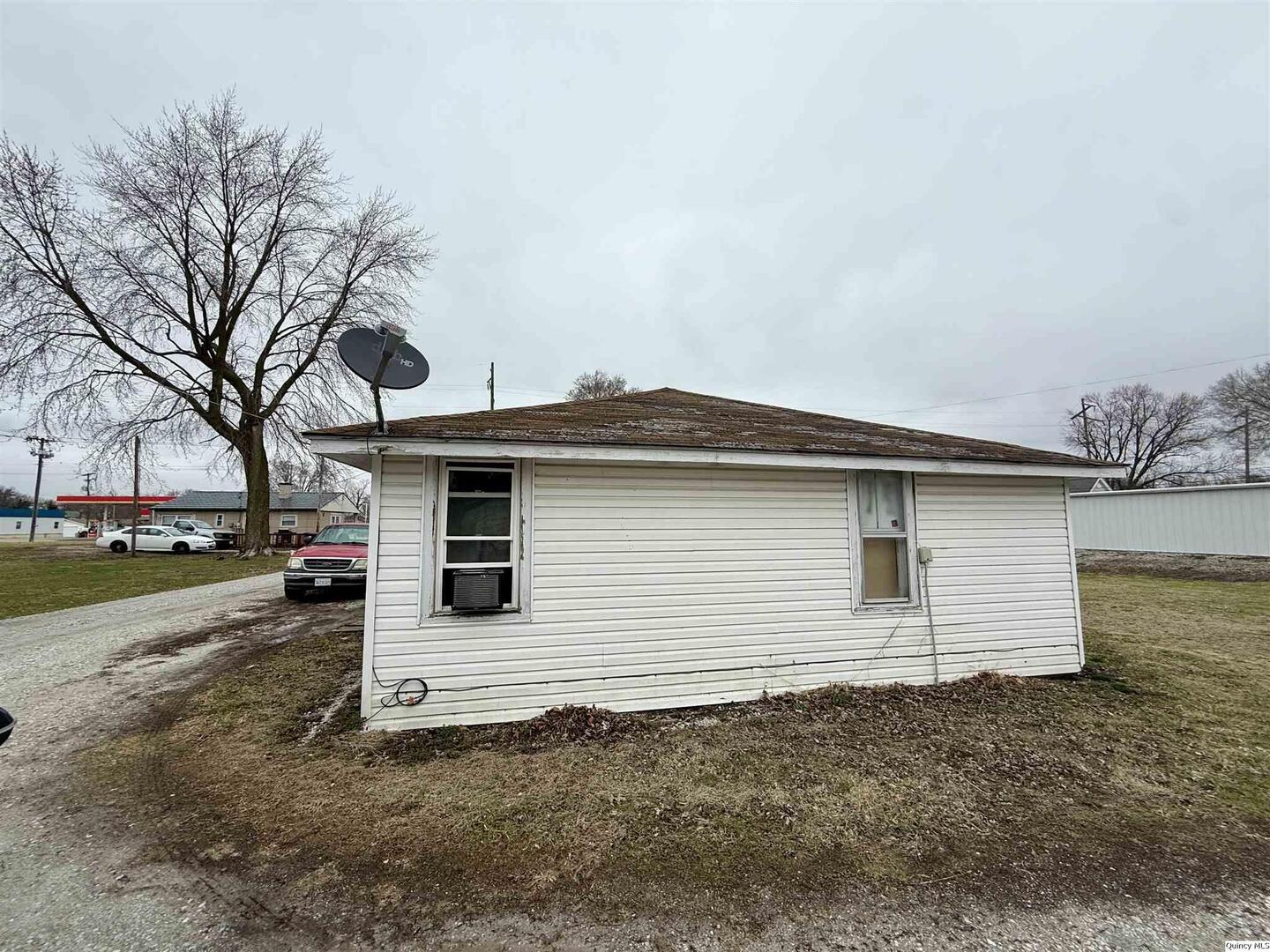 718 1/2 Buchanan Street Carthage, IL 62321 - Photo 12 of 14