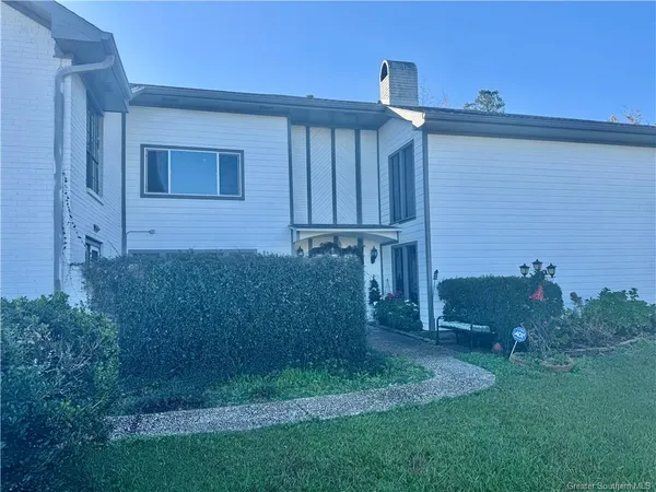 $610,000 | 141 West Park Manor Drive, Moss Bluff, LA 70611