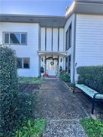 $610,000 | 141 West Park Manor Drive, Moss Bluff, LA 70611