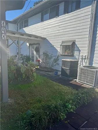 $610,000 | 141 West Park Manor Drive, Moss Bluff, LA 70611