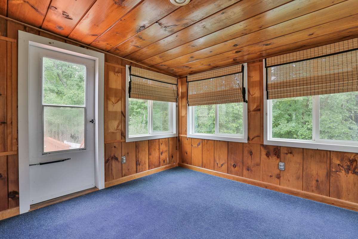 916 Mammoth Road Pelham, NH 03076 - Photo 22 of 26
