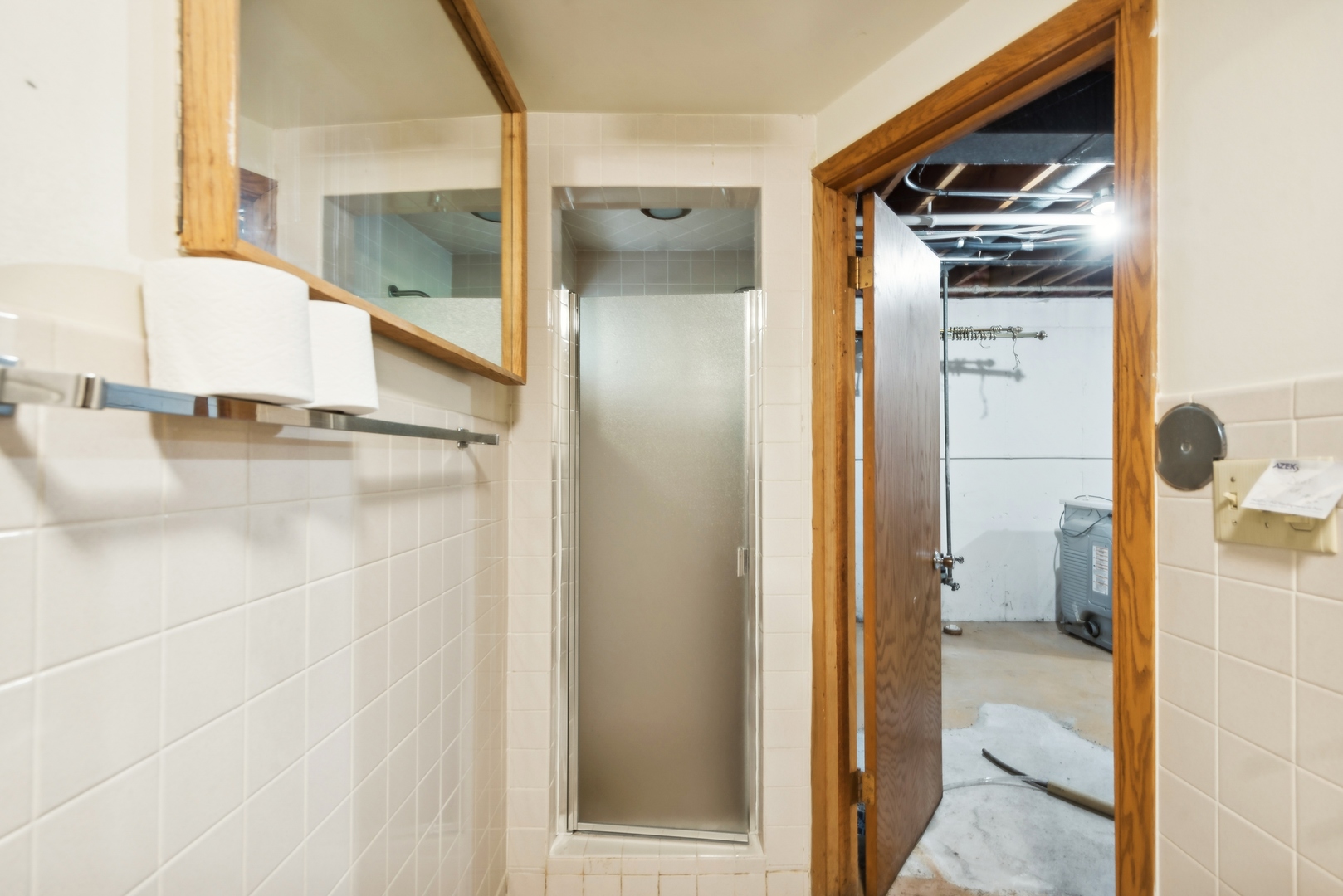 4885 Brigadoon Road Rockford, IL 61107 - Photo 23 of 36 a bathroom with a tub and shower