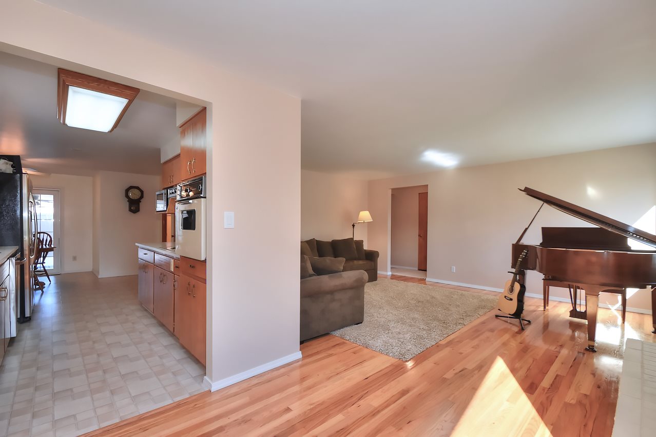 623 North Dartmouth Road Spokane Valley, WA 99206 - Photo 3 of 20