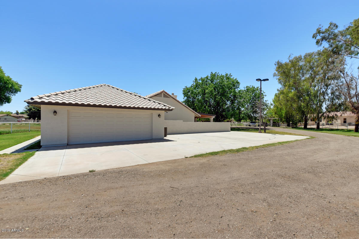 22616 South Recker Road Gilbert, AZ 85298 - Photo 27 of 33 22616-South-Recker-Road-43