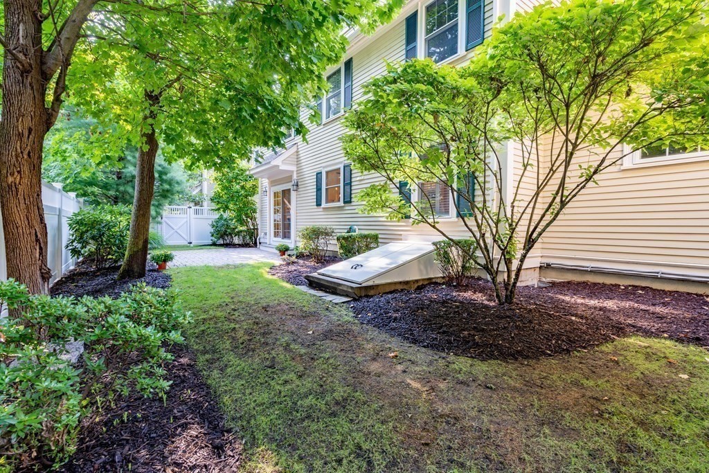 96 Crescent Street, Unit 96 Newton, MA 02466 - Photo 32 of 36 a backyard of a house with seating space