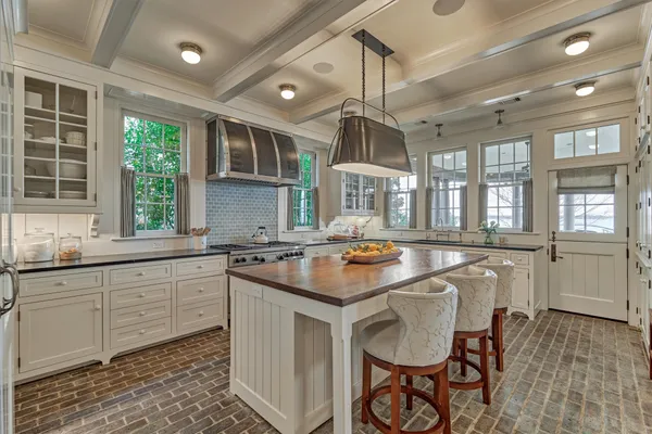 $3,900,000 | 100 Bentwater Bay Drive, Montgomery, TX 77356