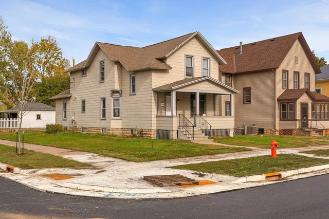 $209,900 | 1178 West Broadway Street, Winona, MN 55987