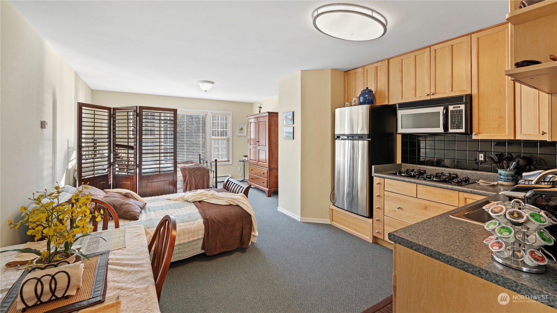 14293 Rosario Road Anacortes, WA 98221 - Photo 24 of 40 a bedroom with a bed and a dresser