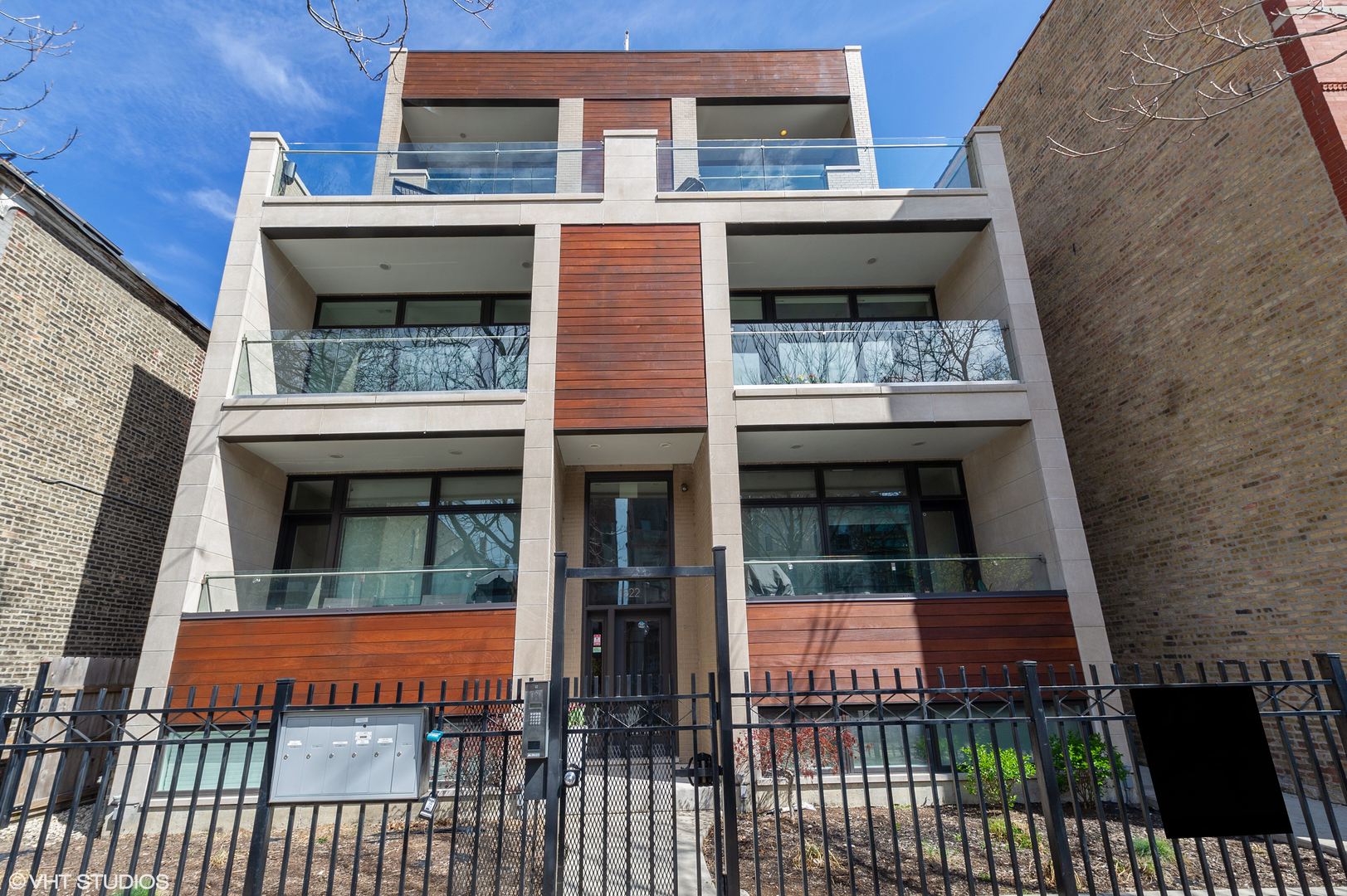1522 West Huron Street, Unit 2W Chicago, IL 60642 - Photo 1 of 17