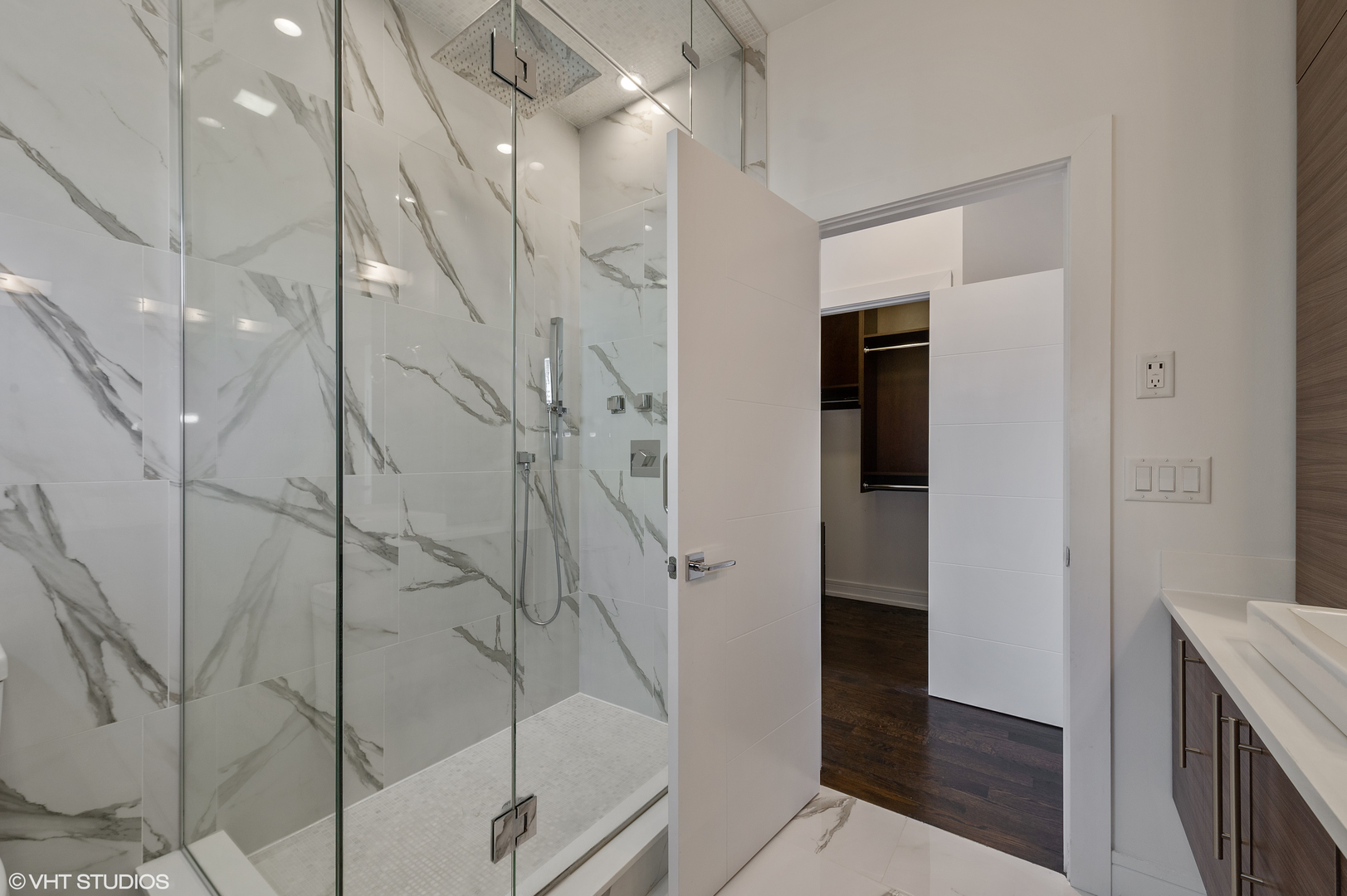 1522 West Huron Street, Unit 2W Chicago, IL 60642 - Photo 12 of 17